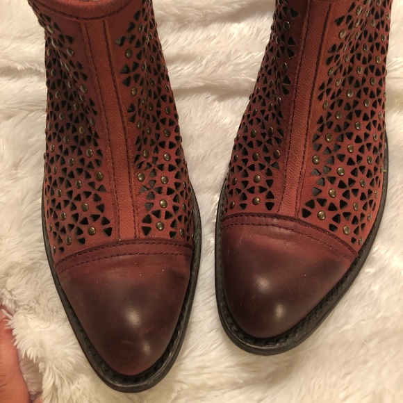 Independent Boot Co Perforated Booties Size 7 - Picture 4 of 7